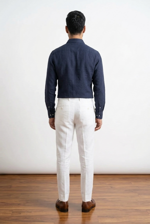 Camicia in misto lino blu, maniche lunghe, classico colletto e chiusura 7 bottoni
