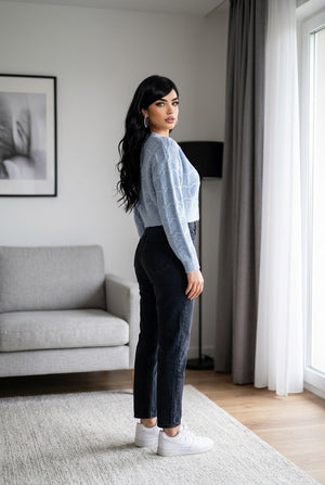 Cardigan crop donna in maglia lavorata con motivo traforato a onde, scollo a V e chiusura frontale con 5 bottoni tono su tono