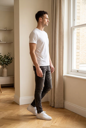 Jeans slim fit neri con inserti biker a coste sulle ginocchia e zip decorative e design a 5 tasche