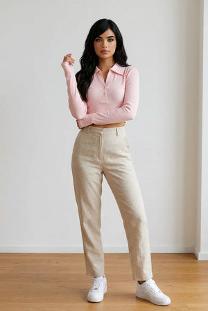 Maglia crop rosa a costine con colletto strutturato, e polsini con foro per il pollice