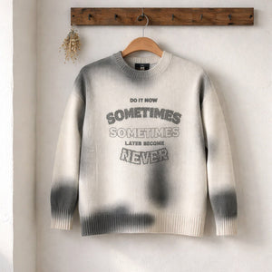 Maglia girocollo uomo con stampa lettering effetto spray e vestibilità comoda