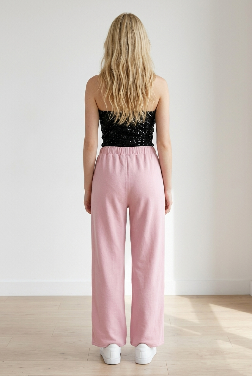 Pantalone palazzo donna, realizzato in tessuto morbido e leggero, con presenza di una vita elasticizzata, con una particolare coulisse regolabile