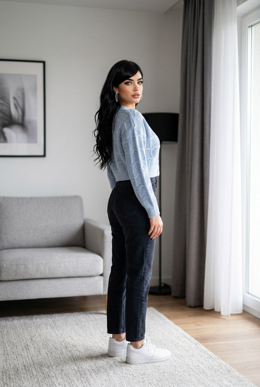 Cardigan crop donna in maglia lavorata con motivo traforato a onde, scollo a V e chiusura frontale con 5 bottoni tono su tono