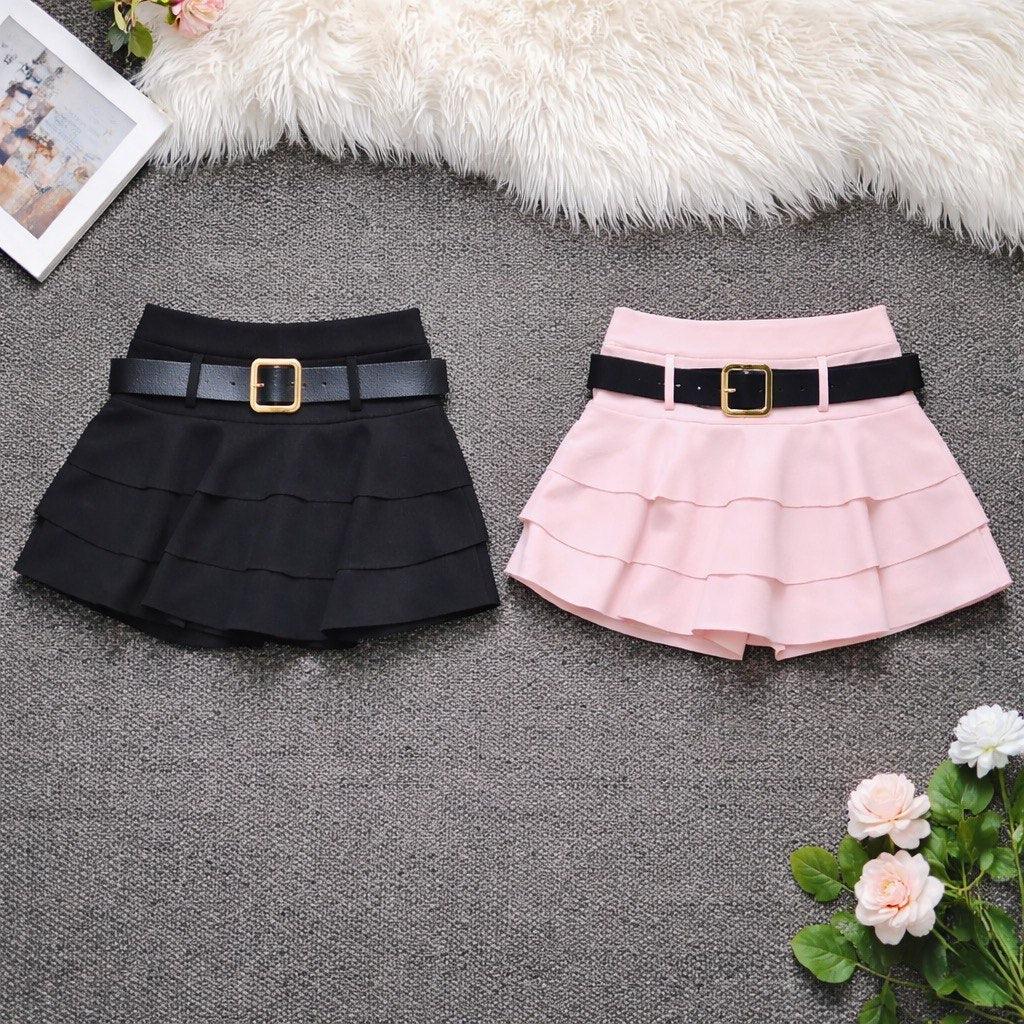 Skort rosa e nera da donna (gonna pantaloncino) in poliestere con balze vestibilità regular vista frontale