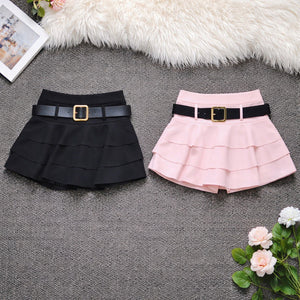 Skort rosa e nera da donna (gonna pantaloncino) in poliestere con balze vestibilità regular vista frontale