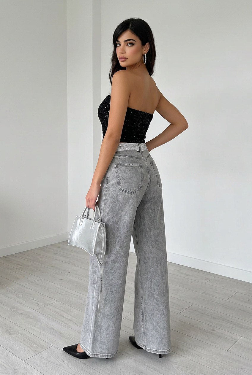 Jeans palazzo indossati in denim grigio  con vita alta, gamba ampia e  pizzo decorativo sul punto vita