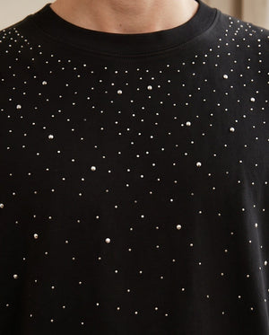 T-shirt con strass nera da uomo primo piano indossata