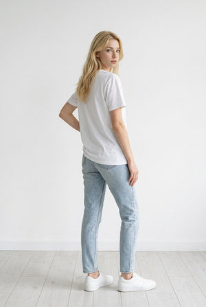 T-shirt 100% cotone, stampa frontale con scritta animalier e glitter